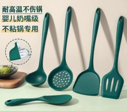 Plastic kitchenware set